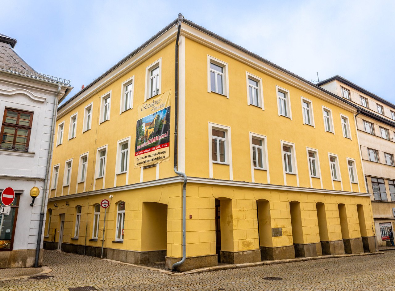 tn_zoom_filename_9774